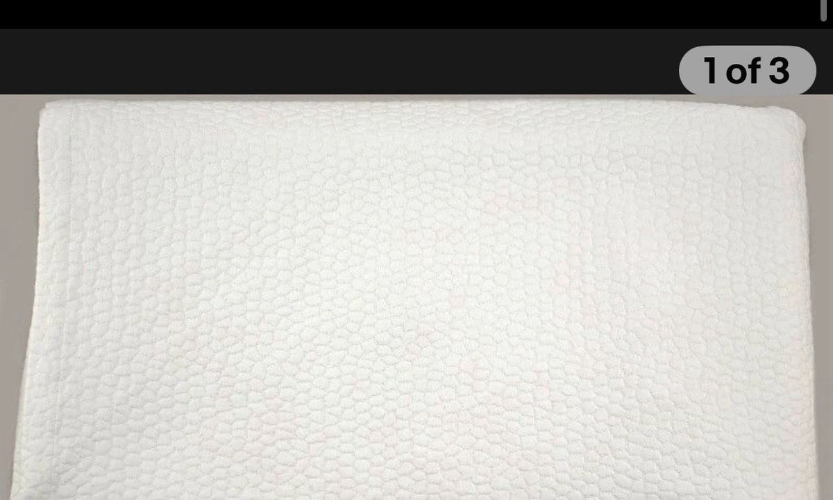 Hudson Park Collection Signature Matelasse FULL / QUEEN Coverlet White0