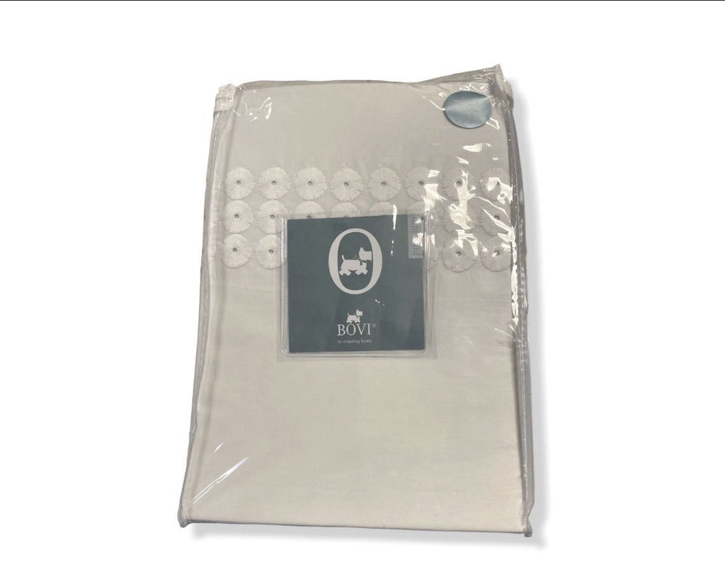 $635 Bovi White Fine Linens Angele 300 Thread Coverlet King0