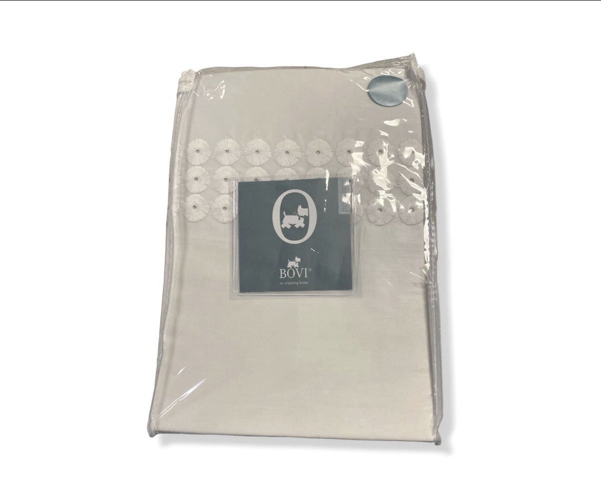 $635 Bovi White Fine Linens Angele 300 Thread Coverlet King0
